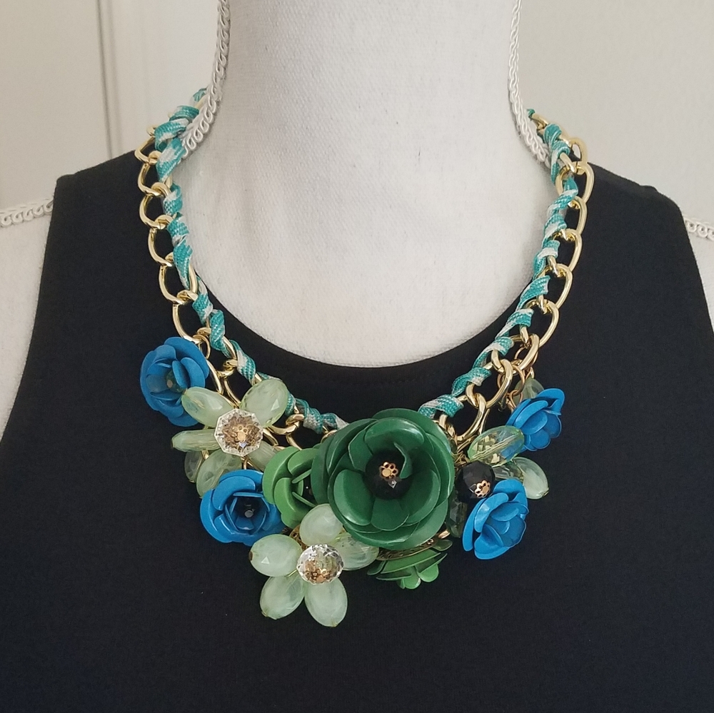 Flower necklace